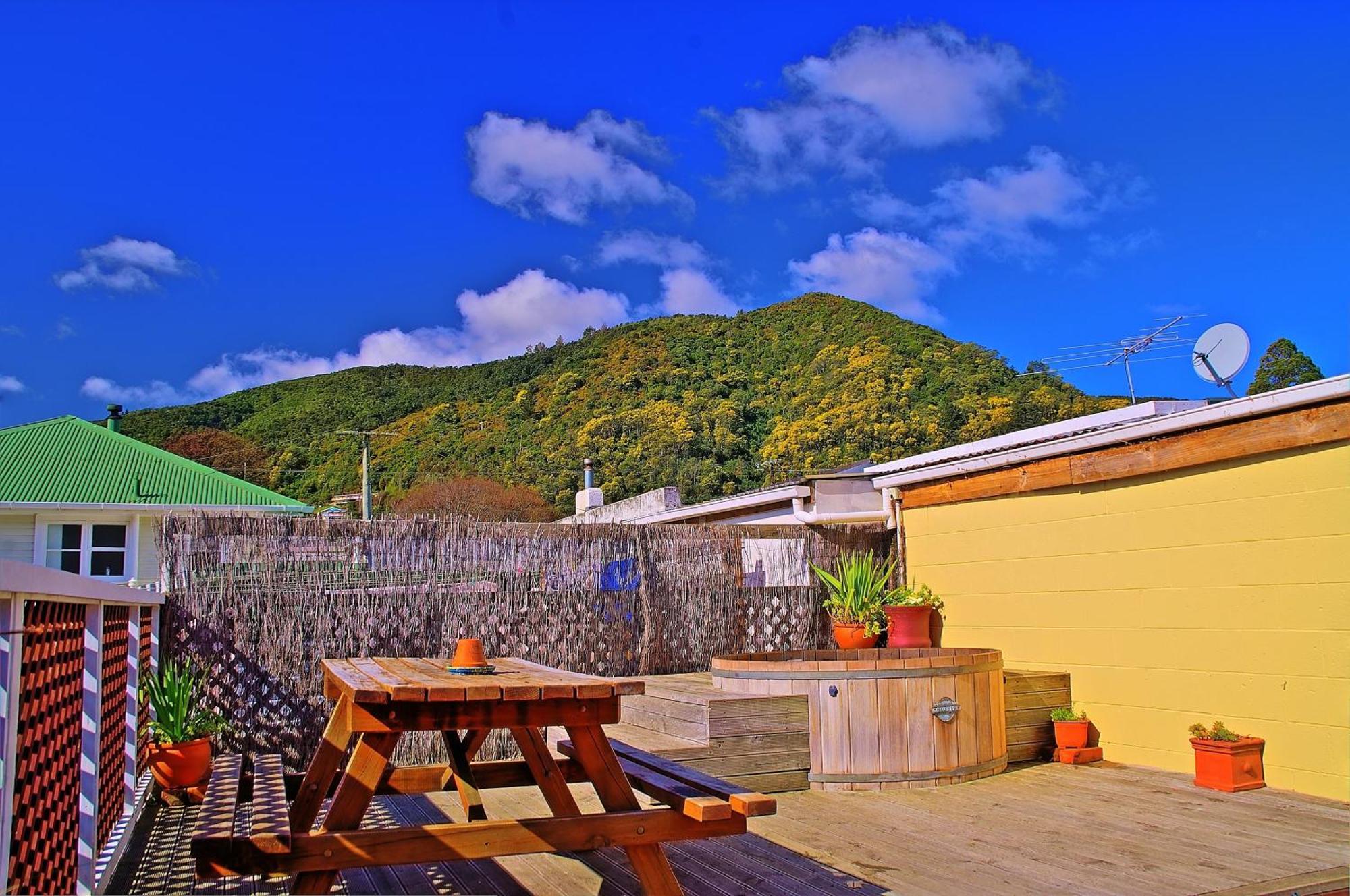 Hostel Sequoia Backpackers