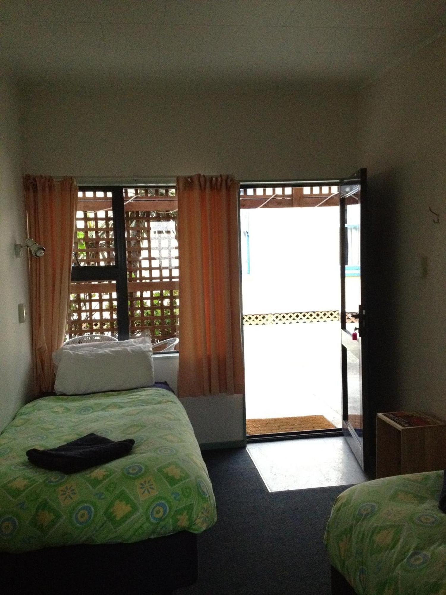 Sequoia Backpackers Picton
