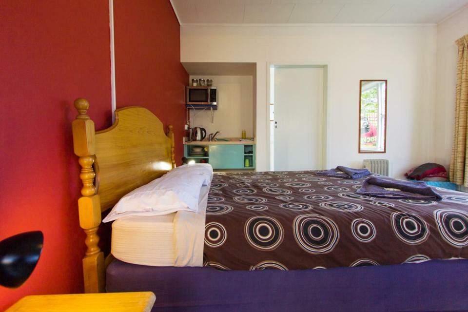 Sequoia Backpackers Picton